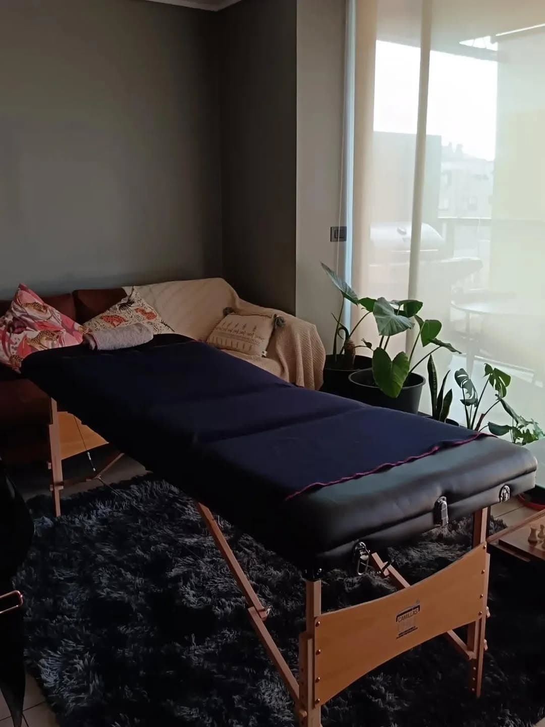 Sesión de masaje a domicilio por Rocío Abarzúa